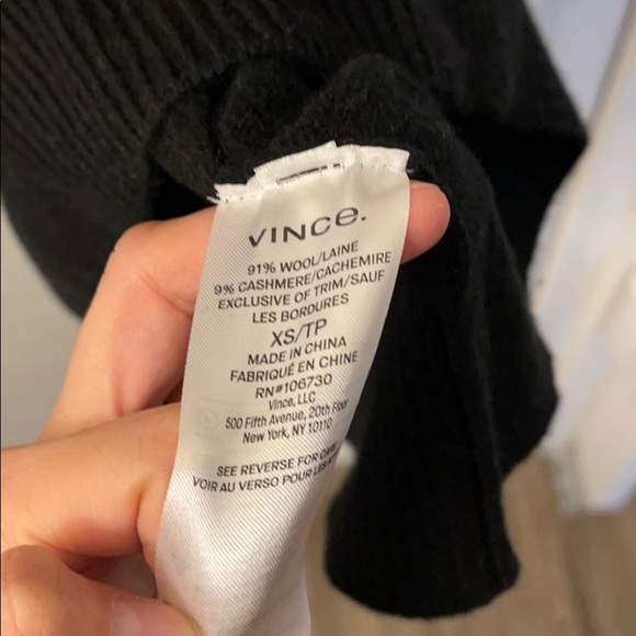 Vince V-Neck black cashmere sweater dress - Picture 4 of 4